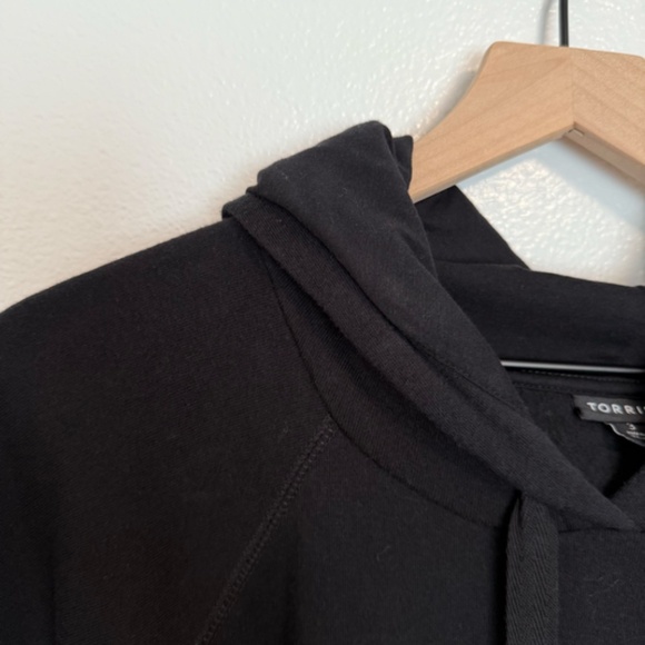 Torrid - Classic Fit Cozy Fleece Black Long Sleeve Raglan Drawstring Hoodie - 3X - Picture 5 of 8